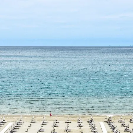 Hotel Torremaura Fronte Mare Con Beach Club 4* ミラノ・マリッティマ