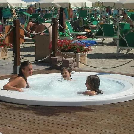 Hotel Torremaura Fronte Mare Con Club
