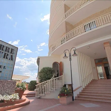 Hotel Torremaura Fronte Mare Con Beach Club 4*