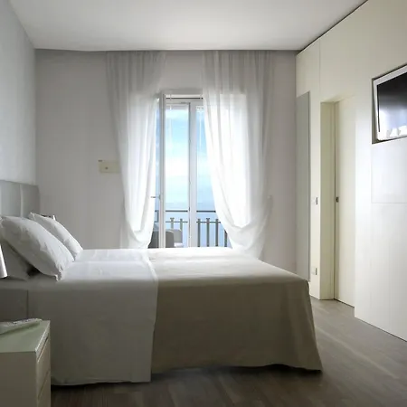 ホテル Hotel Torremaura Fronte Mare Con Beach Club ミラノ・マリッティマ