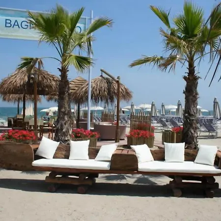 ホテル Hotel Torremaura Fronte Mare Con Beach Club ミラノ・マリッティマ