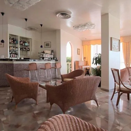Hotel Torremaura Fronte Mare Con Beach Club
