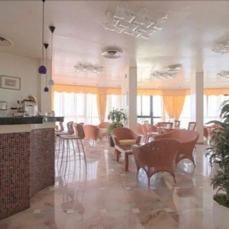 Hotel Torremaura Fronte Mare Con Club