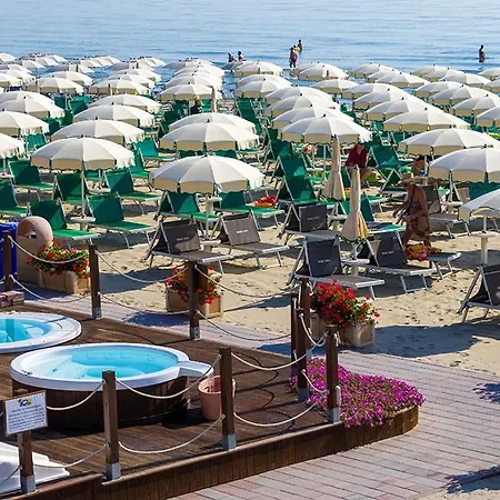 Hotel Torremaura Fronte Mare Con Beach Club