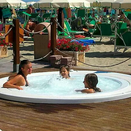 Torremaura Fronte Mare Con Club Milano Marittima