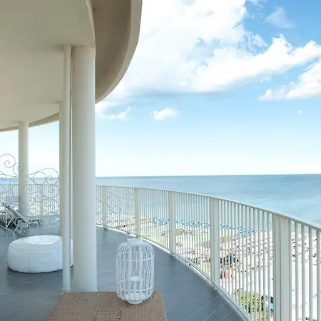 Hotel Torremaura Fronte Mare Con Beach Club ミラノ・マリッティマ