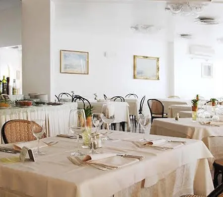 Hotel Torremaura Fronte Mare Con Club